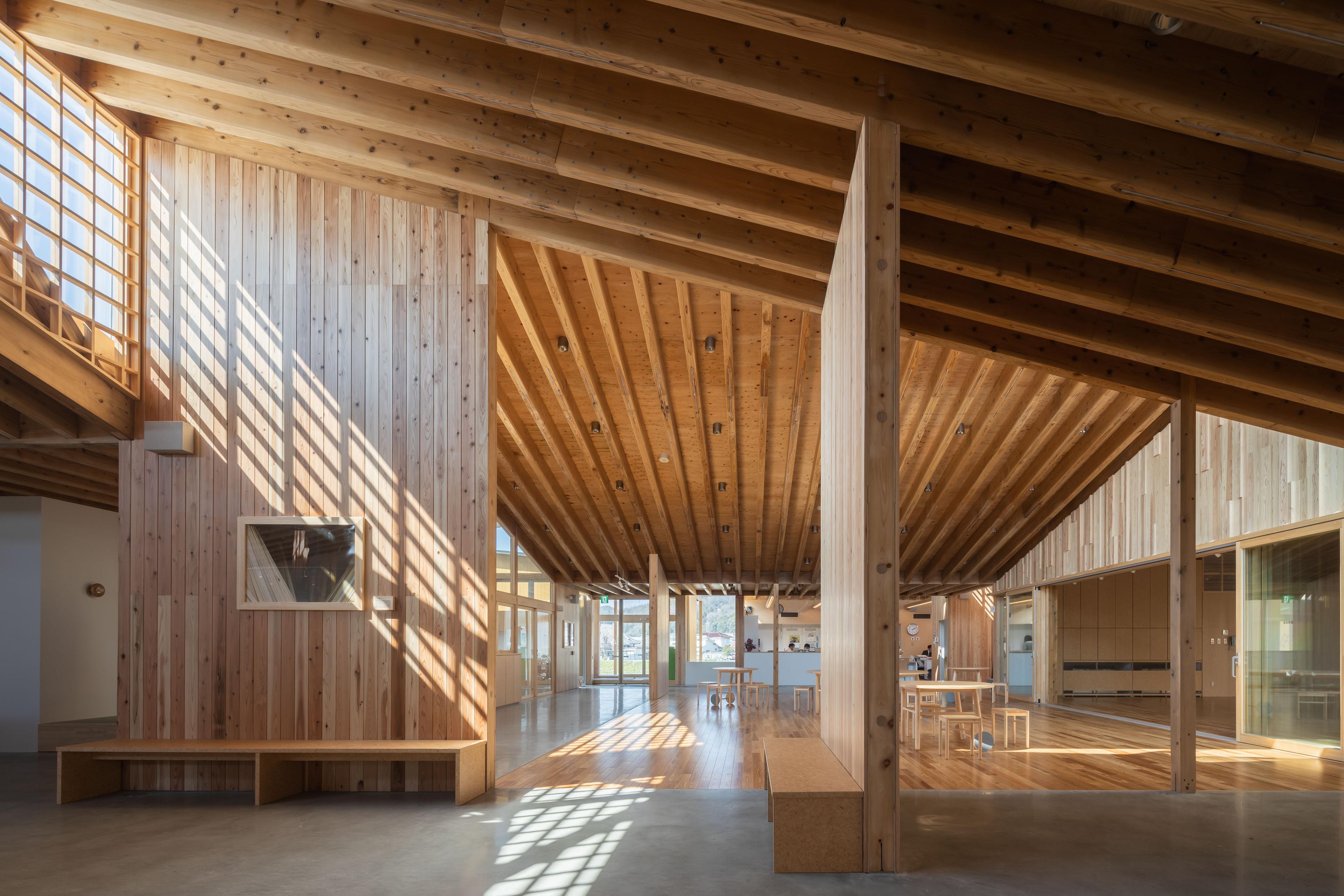 多賀町中央公民館「多賀結いの森」