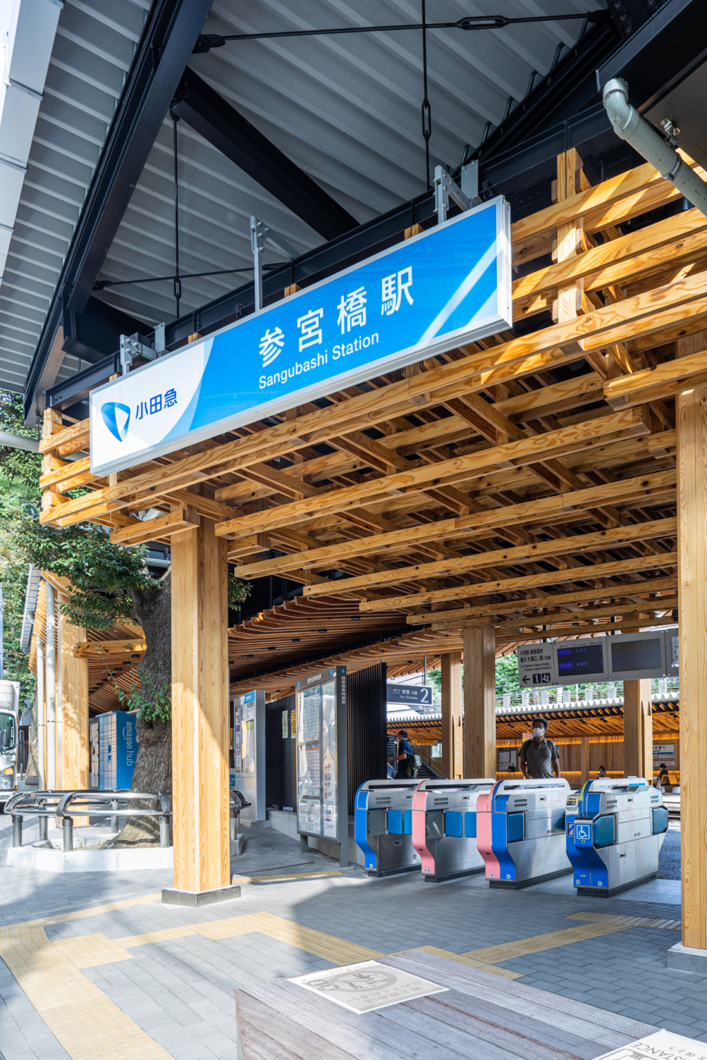 Odakyu Line Sangubashi Station Shelter Co.,Ltd.