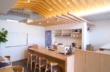 空きテナントを改修 柔らかな光溢れるカフェ